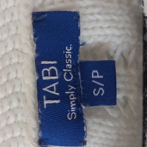 Delicate knit white crew neck sweater - Picture 2 of 3